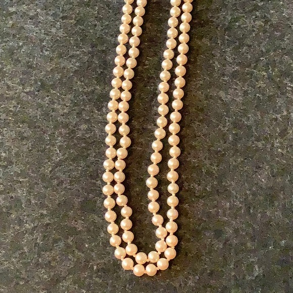 VINTAGE 2-Strand Faux Pearl Necklace with Black Oval & Rhinestone Clasp - Picture 4 of 8